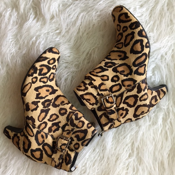 Sam Edelman | Mandi Leopard Print Booties - Picture 3 of 13